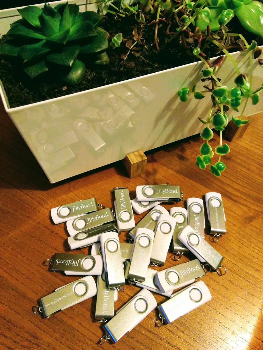jilly_bond's tweet photo. Blood, sweat, tears...joy, laughter, creativity, collaborations... These USBs hold years of exploring physiotherapy for bladder pain. London's #HappyBladderCourse I can't wait! #PhysioWorks #LoveMyJob #SharingKnowledge #BeABladderHero #PelvicMafia https://t.co/0jEc3sBQMf