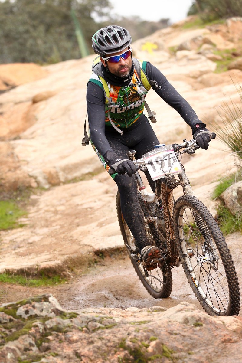🚲  Ens apassiona el ciclisme, de carretera i de muntanya, a l'estiu i a l'hivern! 😄