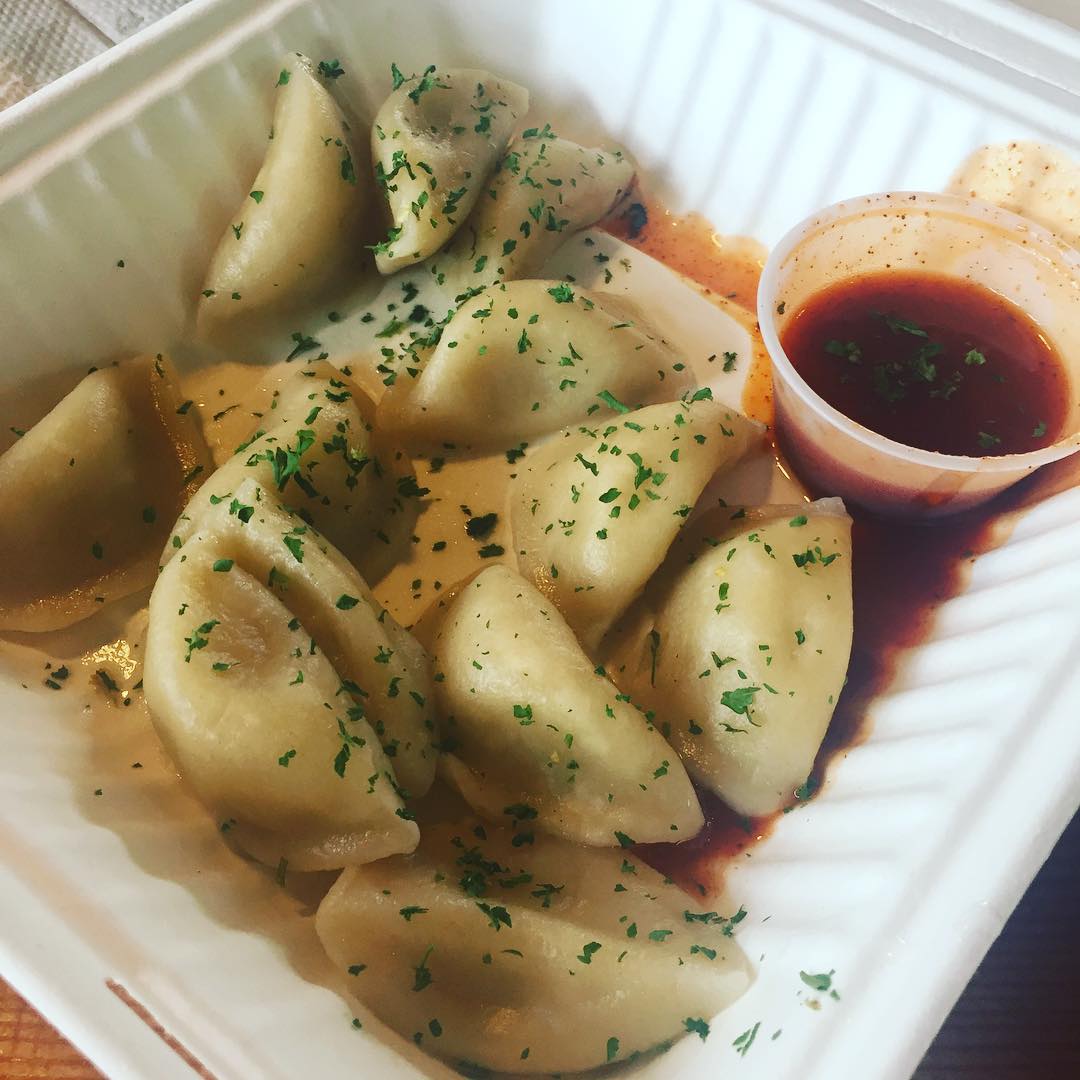 seattlefoodtrk's tweet photo. These #vegandumplings 🥟 from @AlaskanDumpling look 💣! Learn more here 👉 https://t.co/iYobsYplx8 📸: IG thestrozyks #vegan #veganeats #meatfree #vegansofig #russianfood #russiandumplings https://t.co/DLdl4zQ68D