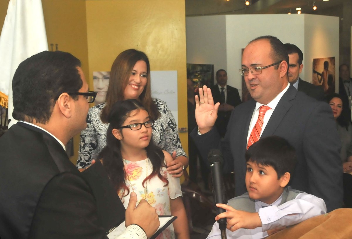 Hon. Rafael A. Ramos Sáenz juramenta como nuevo Presidente de la Comisión Estatal de Elecciones.