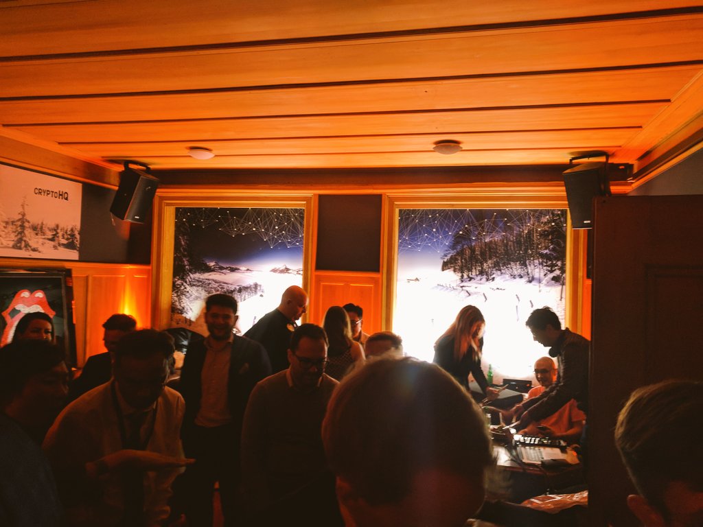 Movers &amp; shakers, moving &amp; shaking at Siglo Cocktail + Sushi Dinner #CryptoHQ #Davos