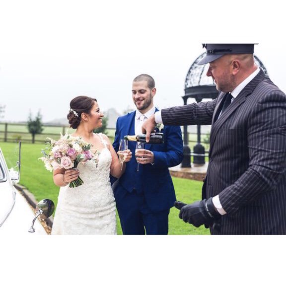 silverlining117's tweet image. Our chauffeurs will always look after you on your wedding day 
🎩
#chauffeur #wedding #bride #groom #weddingchauffeurs #weddingday #champagne #celebrations