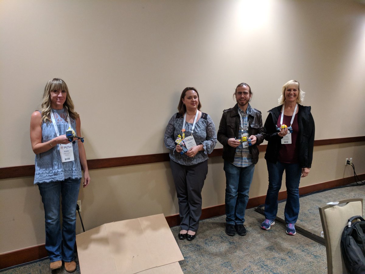 STEMCORNER's tweet photo. Presenting at the CA PLTW conference! Teachers building and designing a restraint vehicle using #vexkit #PLTWCA #pusdpltw https://t.co/UekAa6wJS4