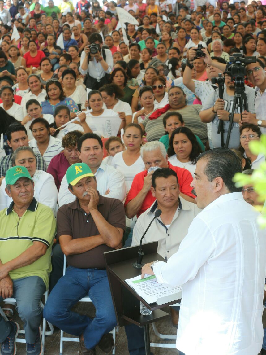 paula_hdz's tweet photo. Las Mujeres @Prospera_MX tienen becas para sus hijos e hijas, mejor #Alimentacion, #Salud y #ProyectosProductivos; son mujeres que están construyendo la historia de su familia, están construyendo la historia de #Campeche y del país: Srio. @EvielPM https://t.co/4afrvTsLgF