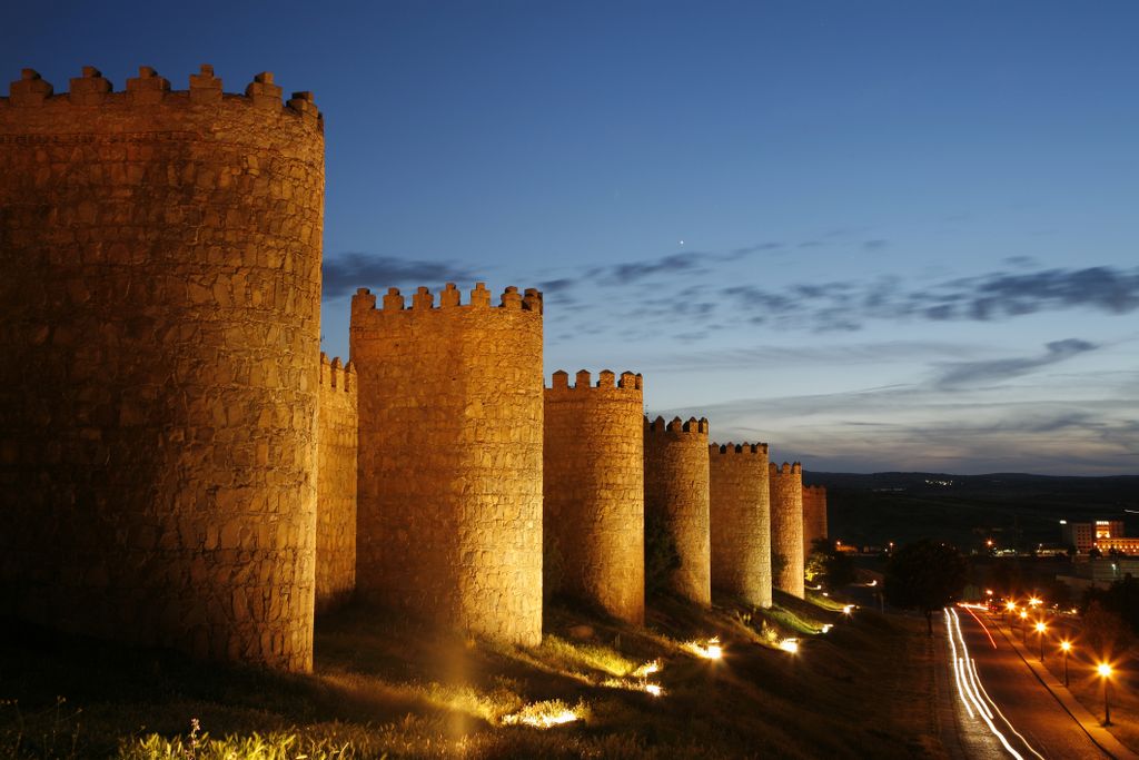 SitiosdeEspana's tweet photo. La muralla de Ávila iluminada. ¿No os parece preciosa?
https://t.co/2r3bQsCouH https://t.co/5ARqERxwTu