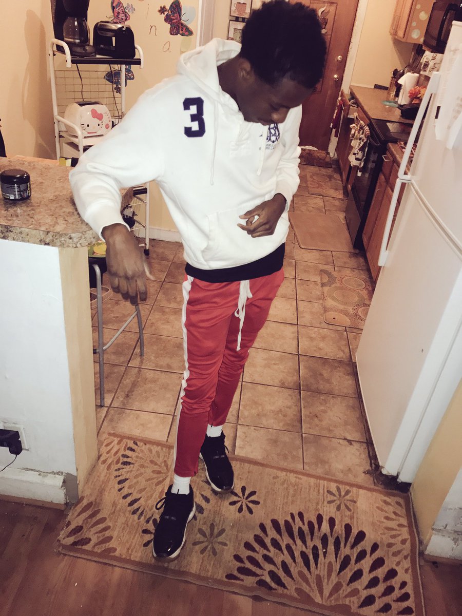 1YoungAlo's tweet photo. Came a long way from a dirty youngin around the way #bdayvibes 💪🏾 https://t.co/91KwLREYyh