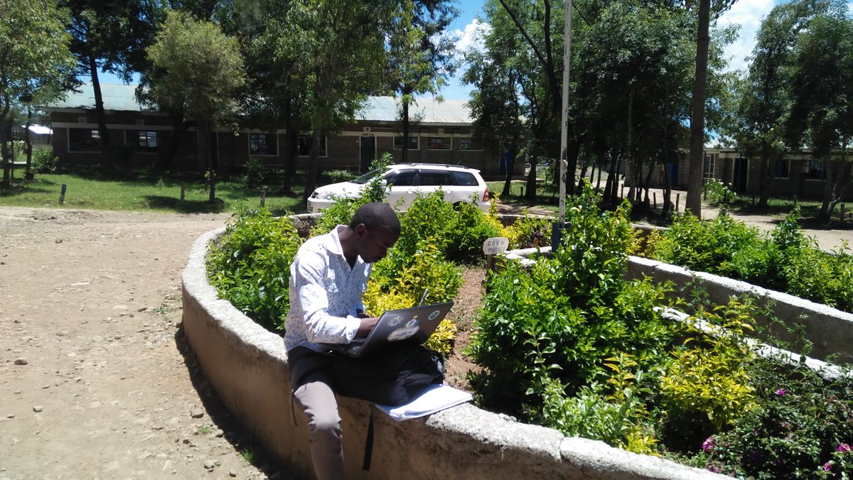 sirmusaley's tweet image. From 2011 - 2014, I was in this Junior High School in Central Kenya. I fortunately got into good hands that nurtured me when I joined campus. Look at me in the photo. I had just had a brief talk with #KalouSecSch #GeographyClass about the stunning things with #GIS @josephkerski