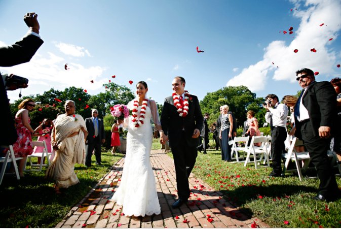 AHS_RiverFarm's tweet photo. Contact us now to book your summer #wedding at River Farm. You'll have 25 acres of gardens, our Estate House and tented patio, and Potomac views. https://t.co/weyqamU1TY Just south of #OldTownAlexandria. #weddingWednesday https://t.co/UJr8KtEvFh