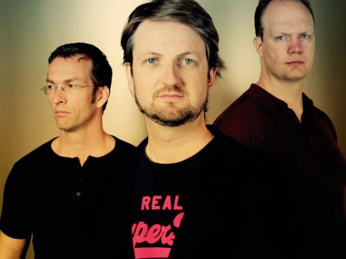 Nu LIVE op <a href="/NPORadio4/">NPO Radio 4</a> 
Één klassiek trio, één jazztrio én een oudperzisch strijkinstrument: een exotische combinatie! 
<a href="/MuziekgebouwEHV/">Muziekgebouw Eindhoven</a> <a href="/StorioniFest/">Storioni Festival</a> 
Rembrandt Frerichs Trio, Storioni Trio, Kayhan Kalhor kamancheh