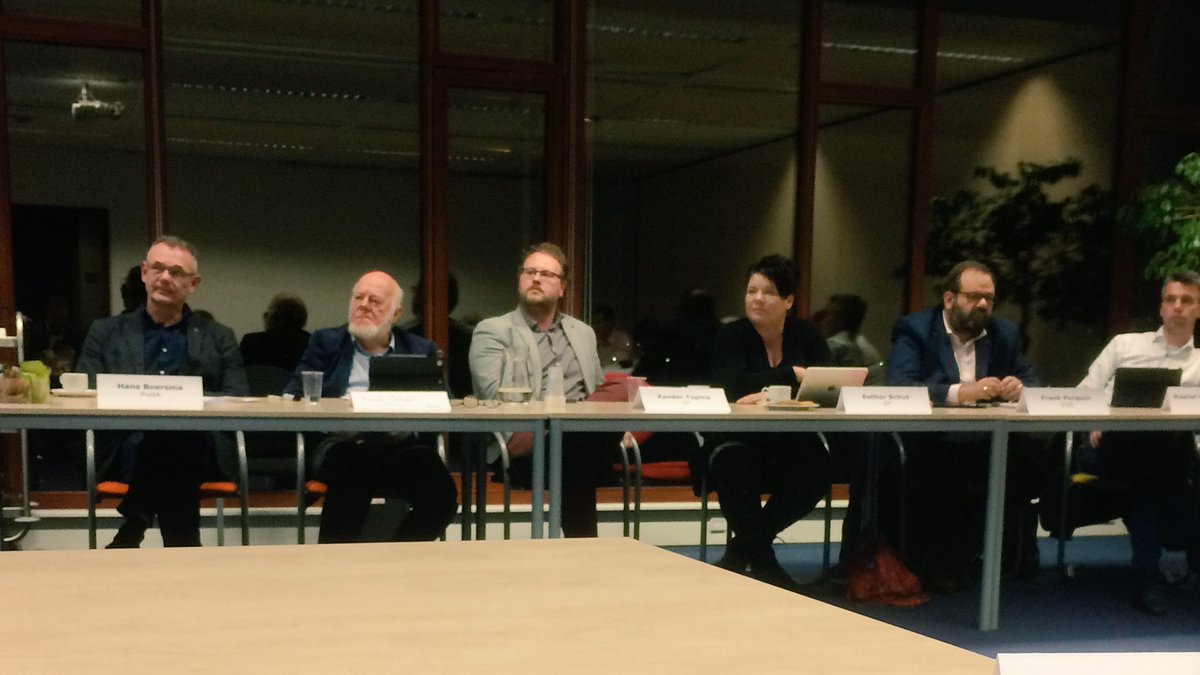 RaadMeppel's tweet photo. Vertegenwoordigers politieke partijen @RaadMeppel aan de slag met de stemhulp @destemvan van @citisens_nl De stemhulp gaat 14 februari online https://t.co/XpGmvUsmwR