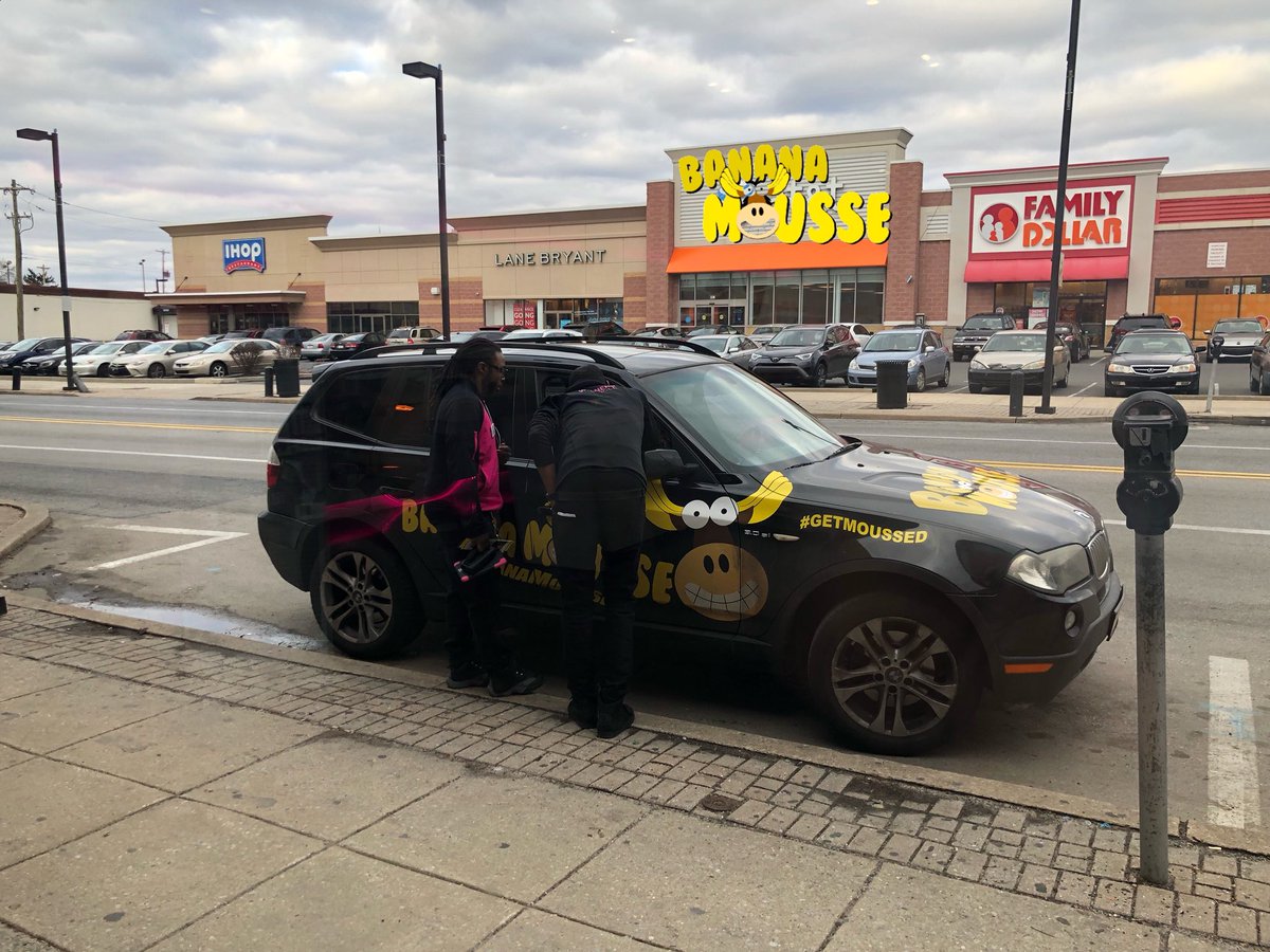 tiffthetechie's tweet photo. Spotted @BananaMousse_ #GetMoussed and yes they are @TMobile customers! https://t.co/9F48tfZ3kb