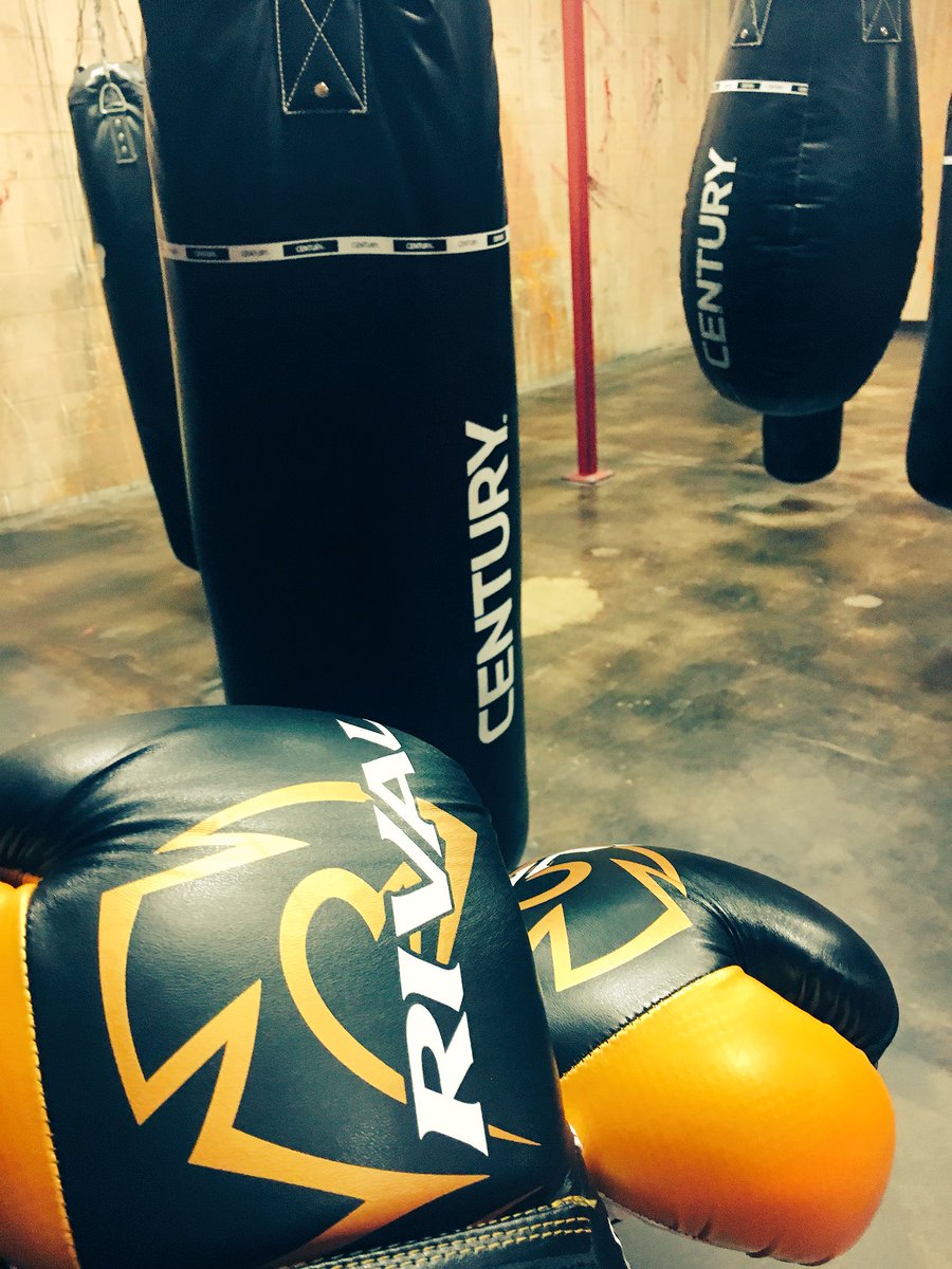 Zeke_Arreola's tweet photo. If I get sick physically, won’t do much help. Not trying to check out early. As @TheJacobGarcia  said-I wouldn’t want to miss what God is gonna do here. 
#boxing #noboxingnolife #dyingagain #cardio #healthfirst https://t.co/xnjLHjWXkN