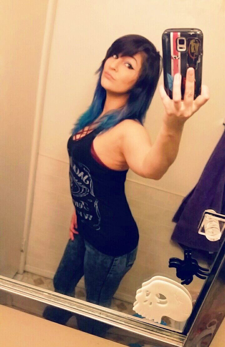 SinphoVT's tweet photo. So all the working out I've been doing is finally starting to be noticeable. I'm not exactly where I want to be yet but my stomach is slimming down more and more. #iwillbehappyagain https://t.co/co8lz7jY20