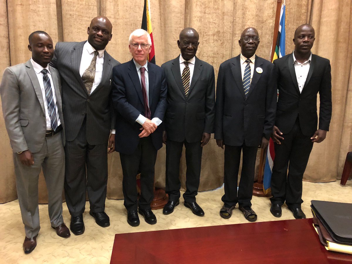 Dean Samet is the Co-Principal Investigator for the @Fogarty_NIHgrant, supporting the US component of the East African GEOHealth Hub. This week, he is in Uganda with collaborators from #Rwanda and #Uganda, including Uganda's Vice President Edward Ssekandi.