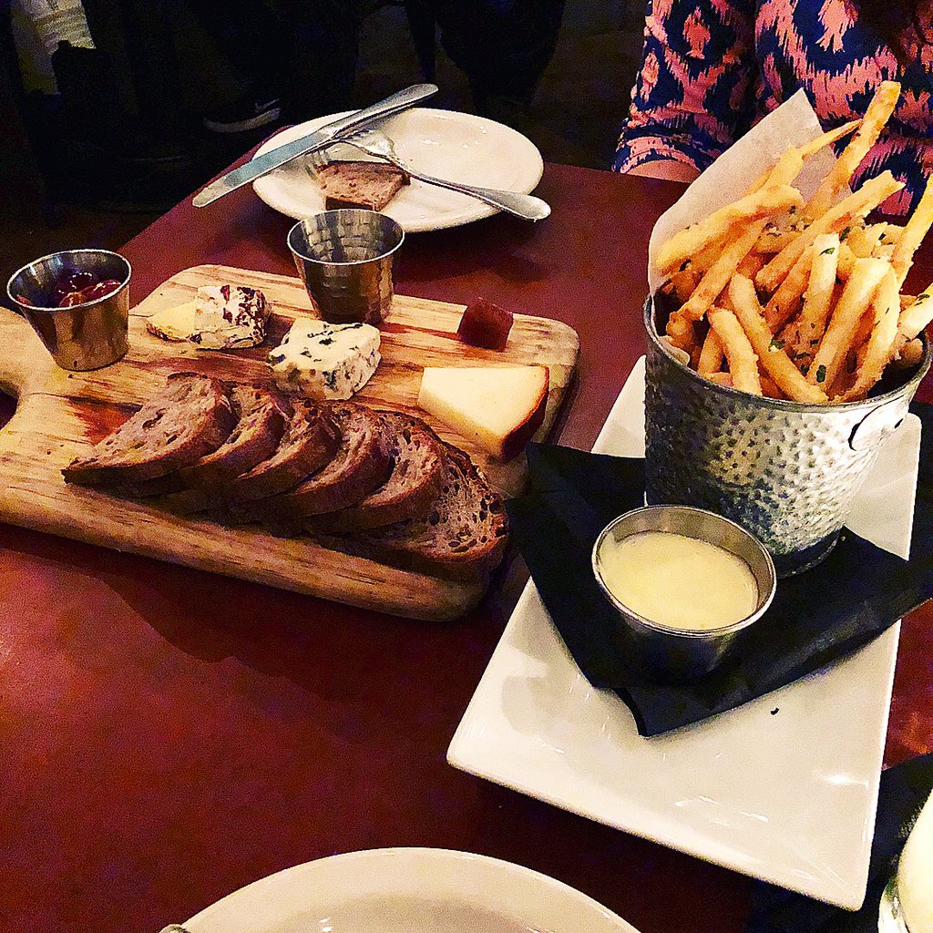 “The perfect date night at @austinwinebelly!” 🍷#repost <a href="/rogelio/">Rogelio Hernández Cázares</a>.jpg