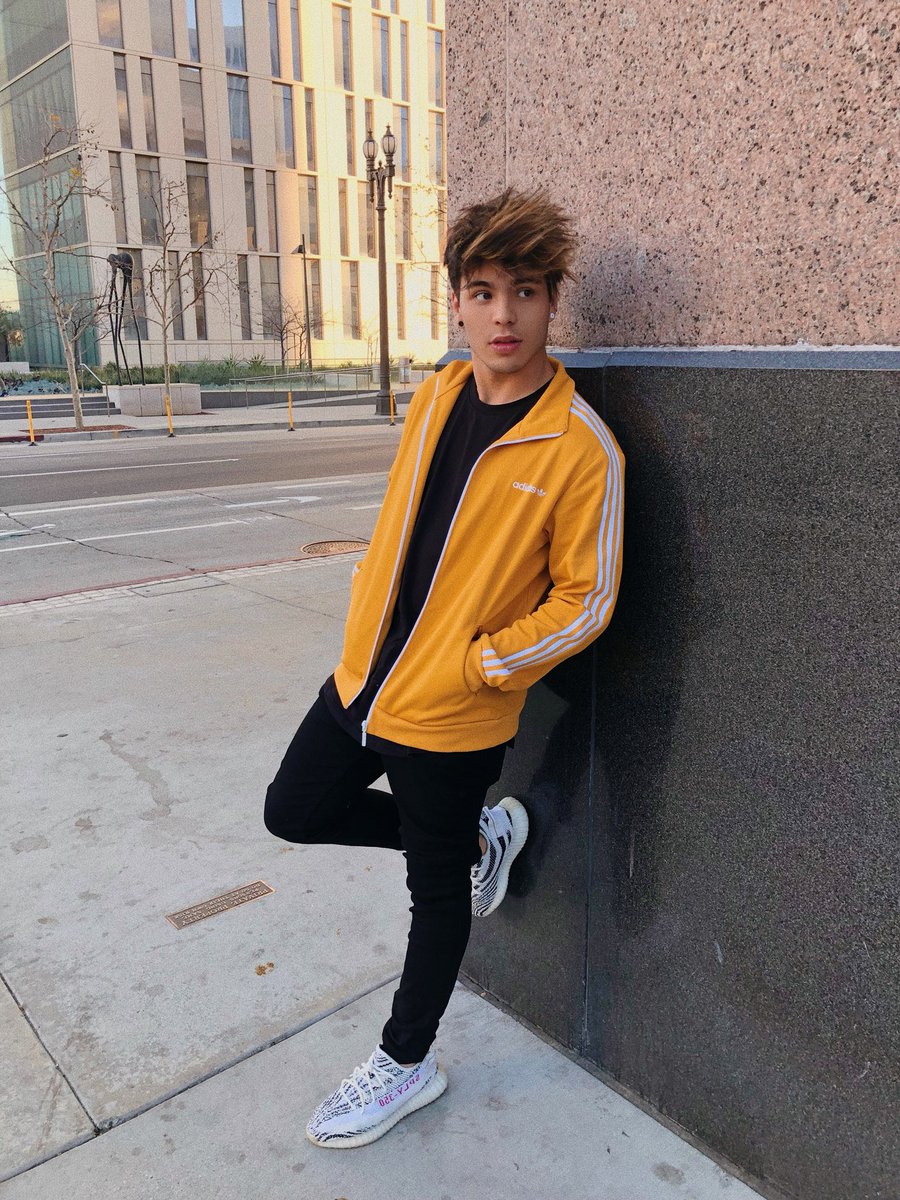 villalobossebas's tweet image. Yo sólo soy un pelaito’ que está cumpliendo sus sueños