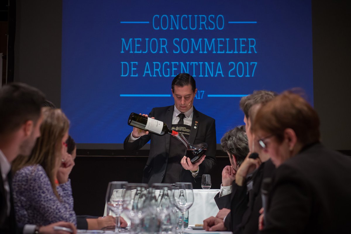 AASommeliers's tweet photo. ¡Nos alegramos de seguir contribuyendo por elevar el nivel de los sommeliers argentinos! En las Redes Sociales #AASomm van a poder seguir las actividades que desarrolle Martín.
#MSA2018 #APASomms #Sommeliers #Americas #Canada2018 https://t.co/HdFz8FgYMp