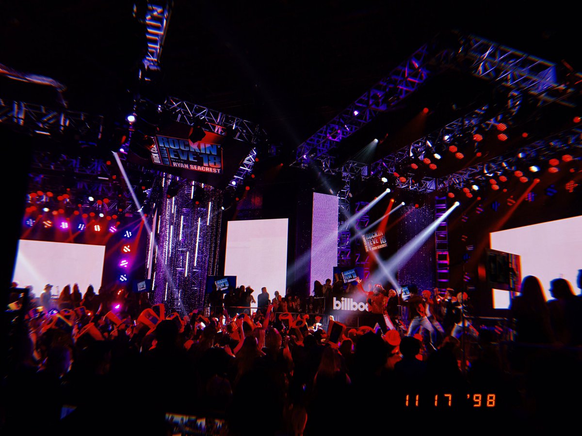 samantha_alaimo's tweet photo. ✨ #BTSARMY #BESTFANARMY #IHEARTAWARDS @BTS_twt https://t.co/ztGAG3KDhb