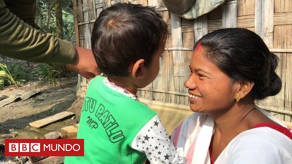 bbcmundo's tweet photo. "Este bebé no es nuestro": la sorprendente historia de dos niños cambiados de familia al nacer que se niegan a volver con sus padres biológicos https://t.co/JCOSEARWm3 https://t.co/Ue8axtMPiS