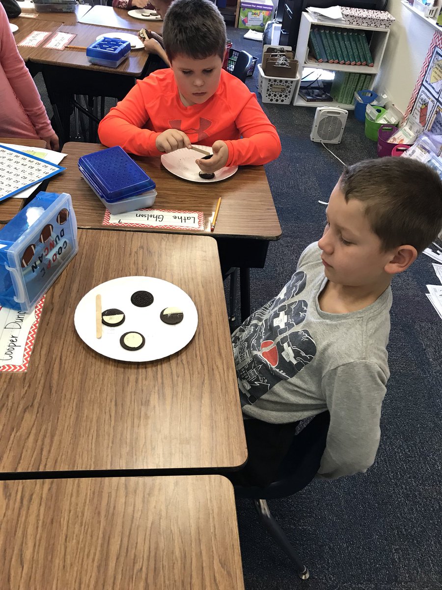 samremington2's tweet photo. Phases of the moon (edible version) #carsonstars https://t.co/yLMHE8cQBe