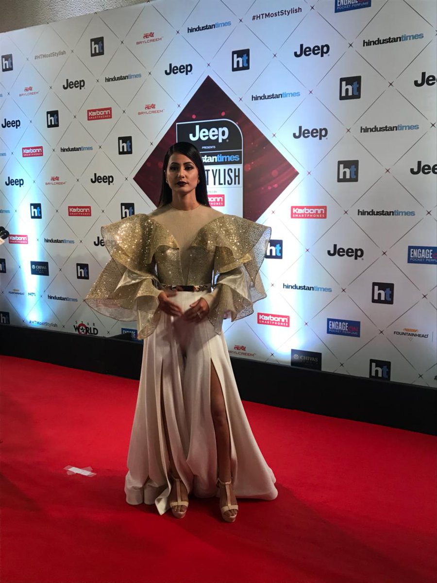 I guess she has forgotten the dressing sense after losing #BB11 🙏🏻😒😖

#HinaKhan