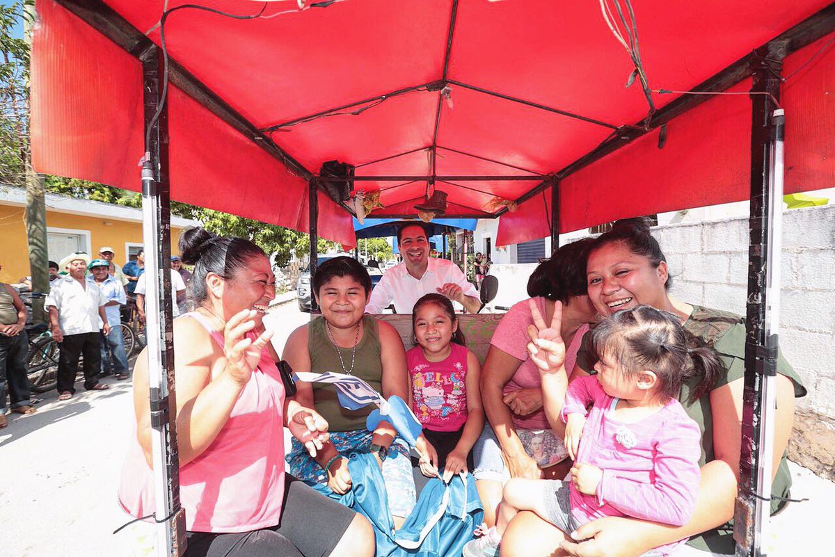 MauVila's tweet photo. VAMOS JUNTOS AL DESARROLLO QUE #YUCATÁN MERECE. 

En #TAHMEK como en los 106 municipios de nuestro estado, los yucatecos sabemos que juntos vamos a alcanzar todo lo que #Yucatán merece. ¡Muchísimas gracias por su apoyo y las sonrisas! #YucatánMereceMás #TahmekMereceMás https://t.co/lD2oZlG4mX