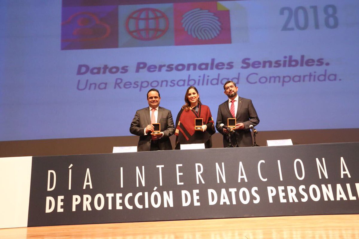 f_javier_acuna's tweet photo. Un reconocimiento a los comisionados del @InfoDF por organizar otro año más el#DíaInternacionalDeProteccióndeDatosPersonales https://t.co/l8abKsA8Qz