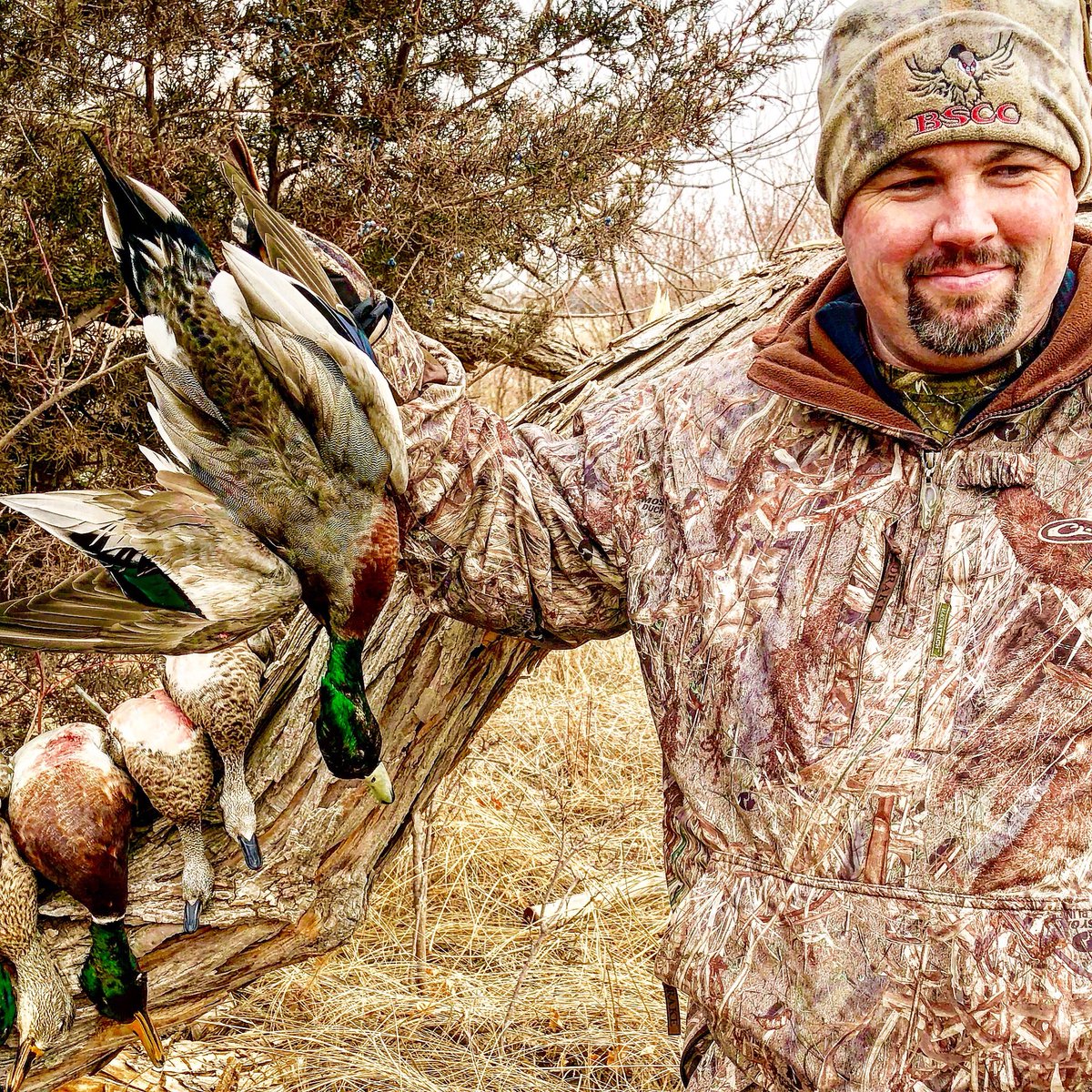 RKF_outdoors's tweet photo. Kansas was a success. Follow our Instagram page to see more awesome waterfowl pics (rkfoutdoors) #killinstuff https://t.co/lZtFdtKzhr