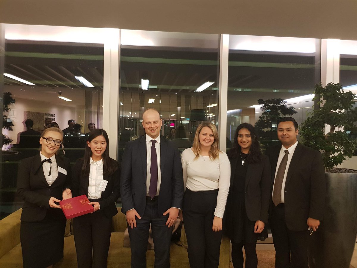 Congrats to the first years and finalist alike, bringing glory to UCL against LSE at the inter-varsity moot with comprehensive wins and some Lindt chocolates. Thanks @ESlegaltrainee !