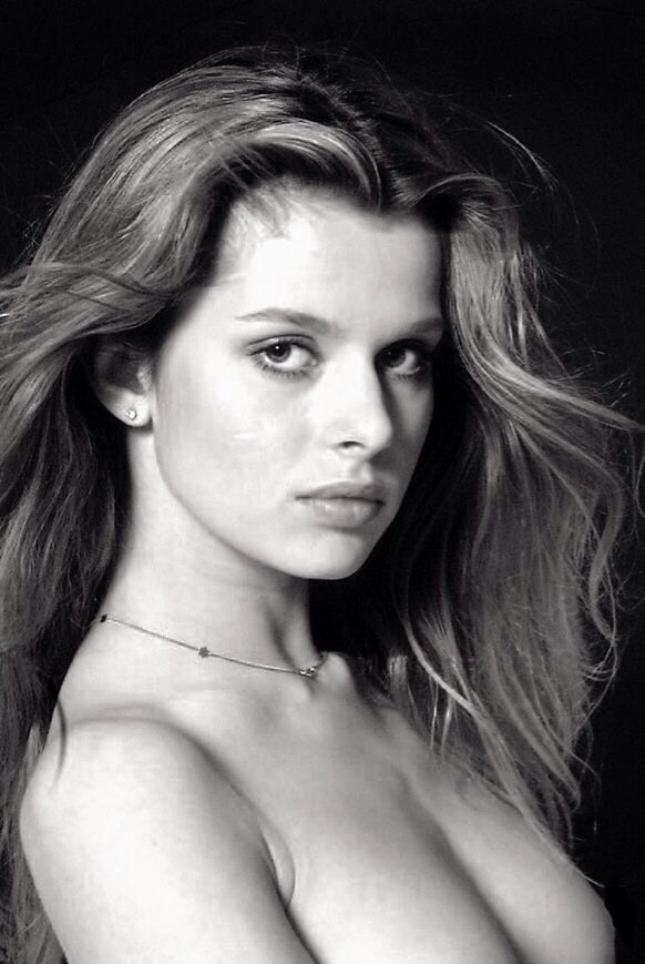    We wish a very happy birthday to the gorgeous Nastassja Kinski! ¡Feliz cumpleaños 