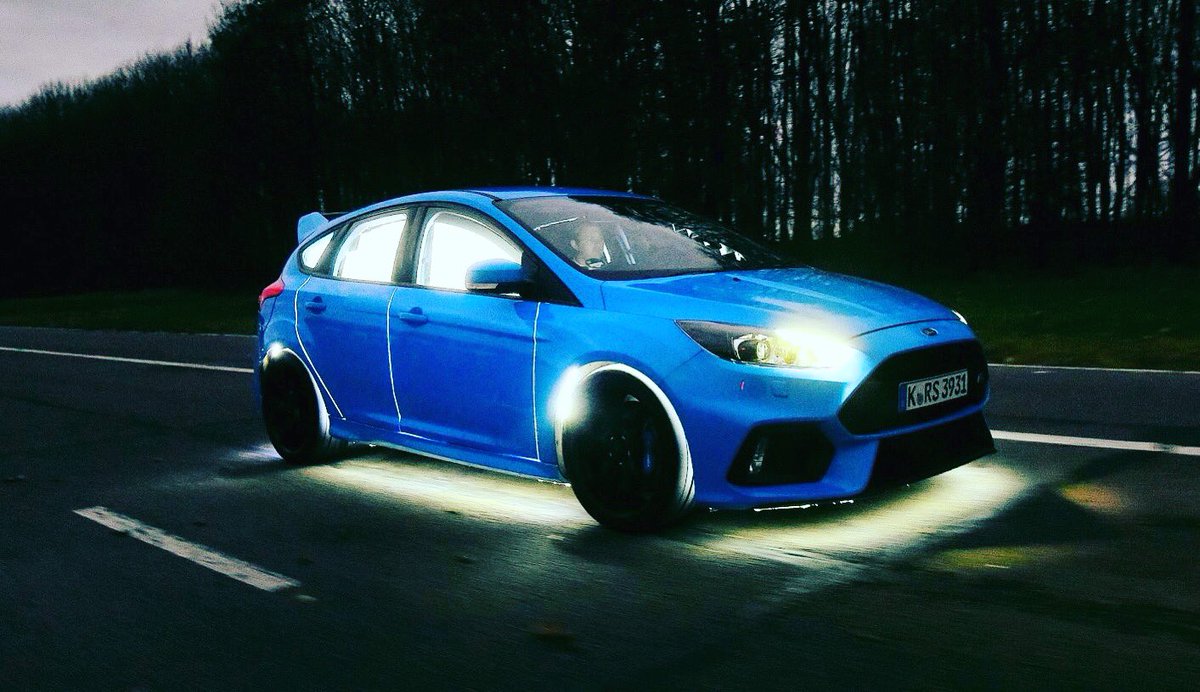 PaulSwiftStunts's tweet photo. Something different this week demonstrating a #FocusRS that displays your emotions while driving. #Buzzcar https://t.co/vPufvUJigl