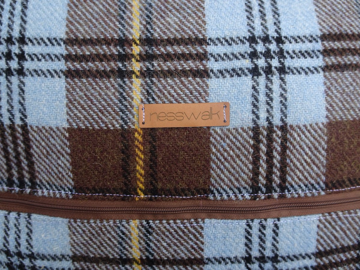 Finished another cushion #haggishunter #harristweed #outerhebrides #isleofharrisandlewis #scottishproducts #scotland #schottland #nähen #highlandgames #germany