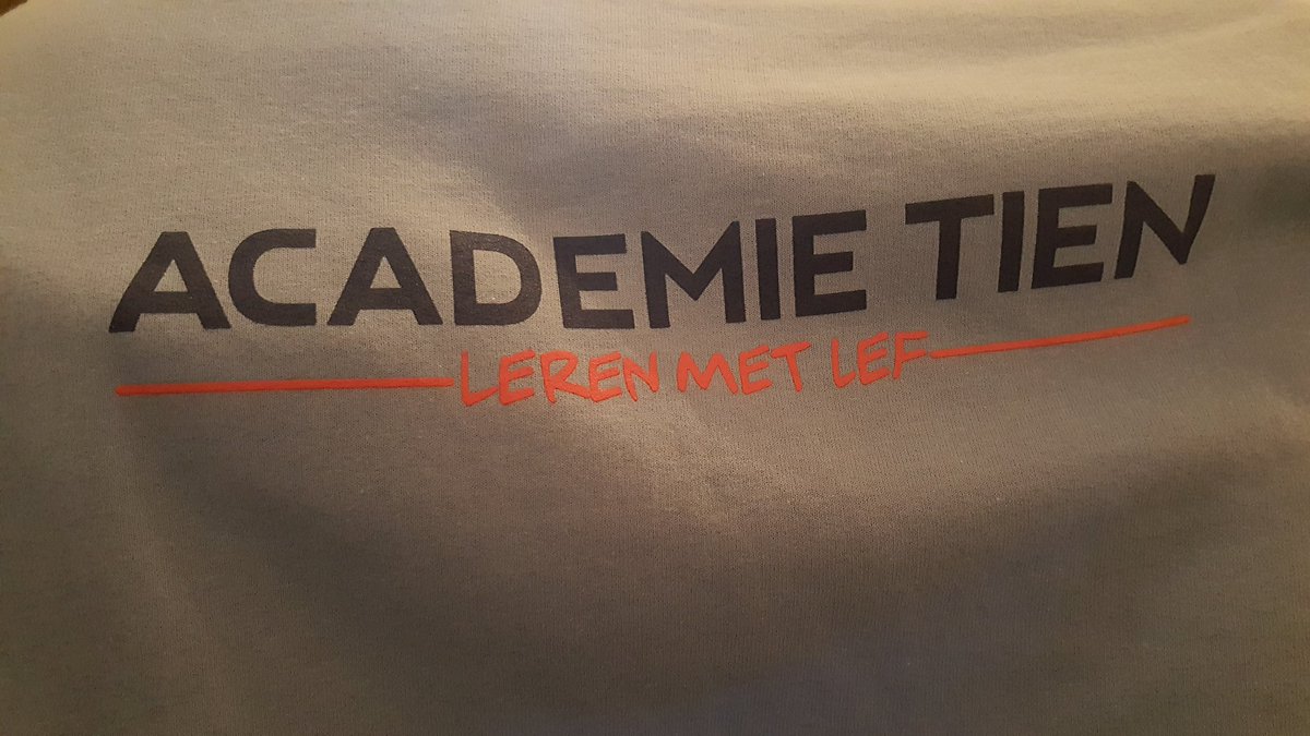 HesterVogels's tweet photo. Vandaag een mooie start met zeker duizend bezoekers op het Open Huis, wat een belangstelling! #academietien #a10 https://t.co/KgLkoL20Cl