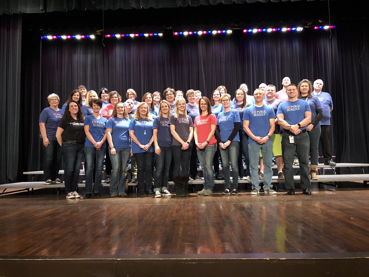 jenrobinson5's tweet photo. Norfolk Junior High Staff loves public schools!!!  #ILovePublicSchools #npspanthers https://t.co/9m1JnOgDBE