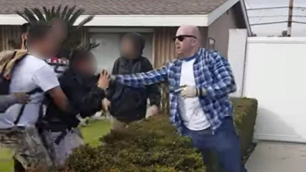 KTLAMorningNews's tweet image. Orange County DA Will Not Charge Off-Duty Officer Who Fired Gun During Dispute With Teen bit.ly/2E7K34G