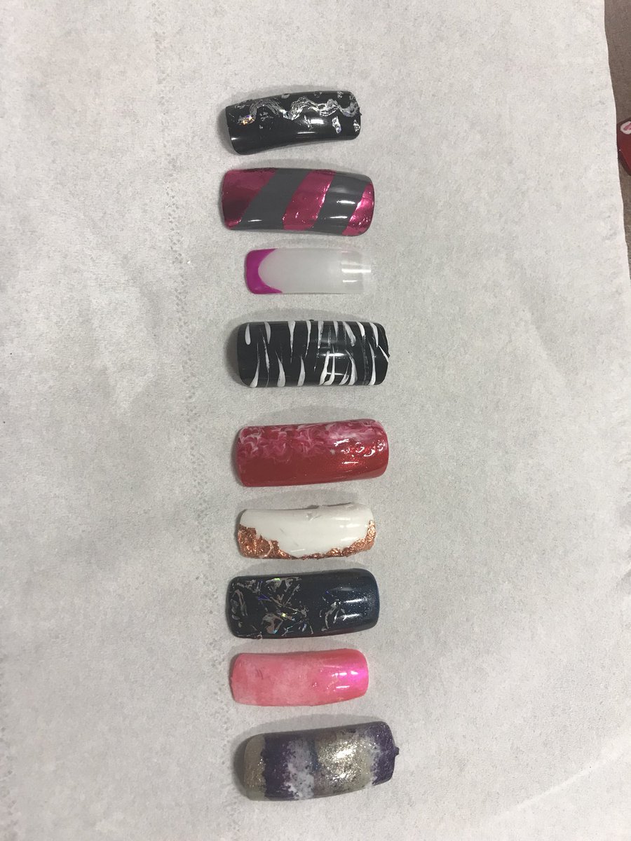 EACNDAndrea's tweet image. Award in nail art this evening. #newtechniques #foiling #sponging #marbling #painting #smilelines 💅🏻👍🏻😃🙌