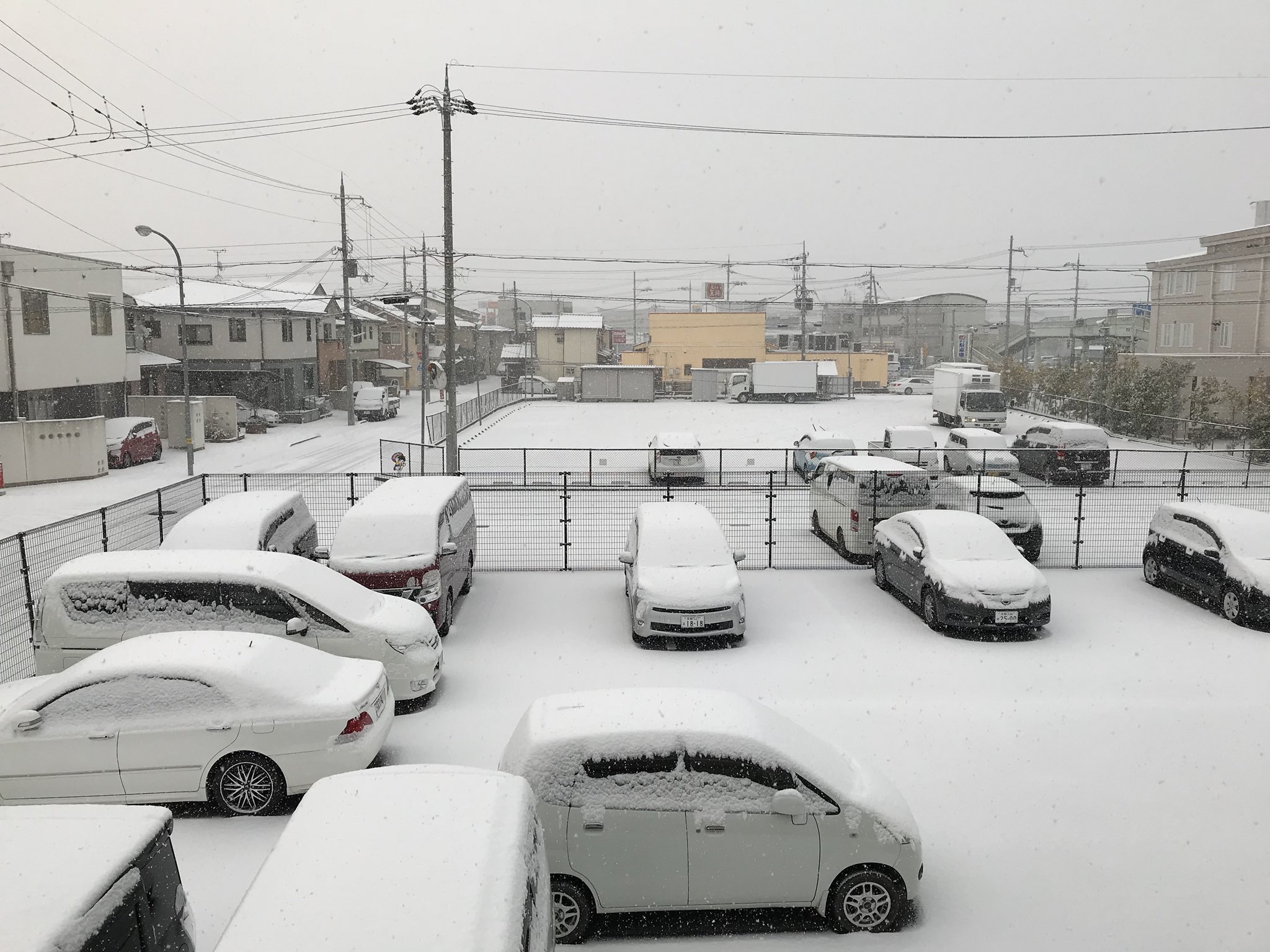 ペテロ 亀岡市は久し振りに雪が積もっています 交通機関に影響が出るかも 三女はいつもより早めに学校行かせます 皆様 良い1日を 亀岡市 雪 T Co 84xi6qodpe Twitter