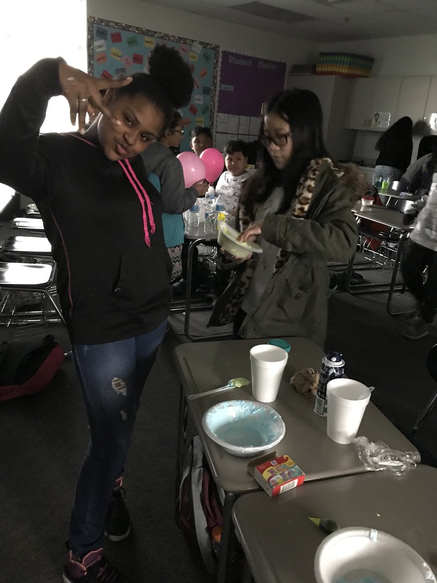 Noemi  Lay tweet media