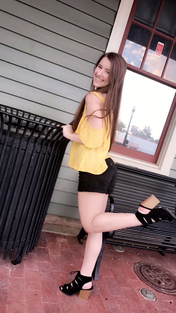 maggiebaileyy_'s tweet photo. hbd to my queen!!!!!18 yrs of life and 13 yrs of being my best friend!! you're my a1 and i wouldn't have it any other way💗ily u deserve the world<3 https://t.co/Xct8b4gg1q