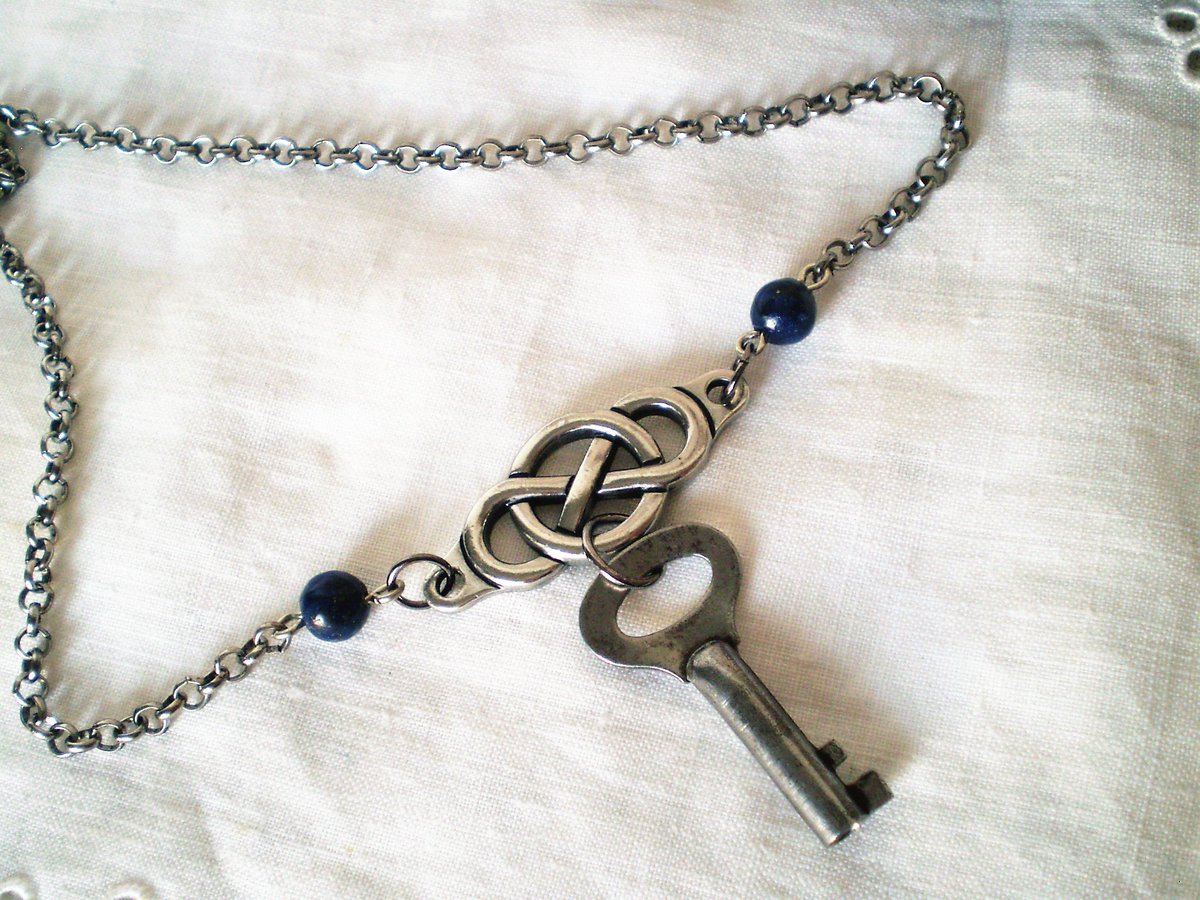 Joannetcetera's tweet photo. Excited to share the latest addition to my #etsy shop: Upcycled #HandcuffKey #Eternity Choker with #LapisLazuli Stones in Gunmetal - Celtic look, #daycollar, #Valentine, #keytoheart, #symboloflove #repurposedjewelery  https://t.co/O2WxOonWGq https://t.co/iQHmBc2MH0