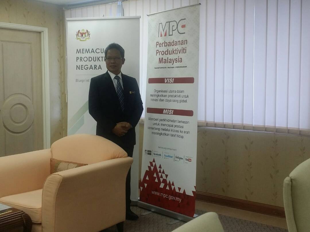 MpcProductivity's tweet photo. Interview Session with Utusan Malaysia on Malaysia Productivity Blueprint, 25 Jan 2018 at MPC.

#MPC #MProductivity #MalaysiaProduktif #MemacuProduktivitiNegara #DrivingProductivityoftheNation

@MITIMalaysia https://t.co/XRXVBzp6Tg