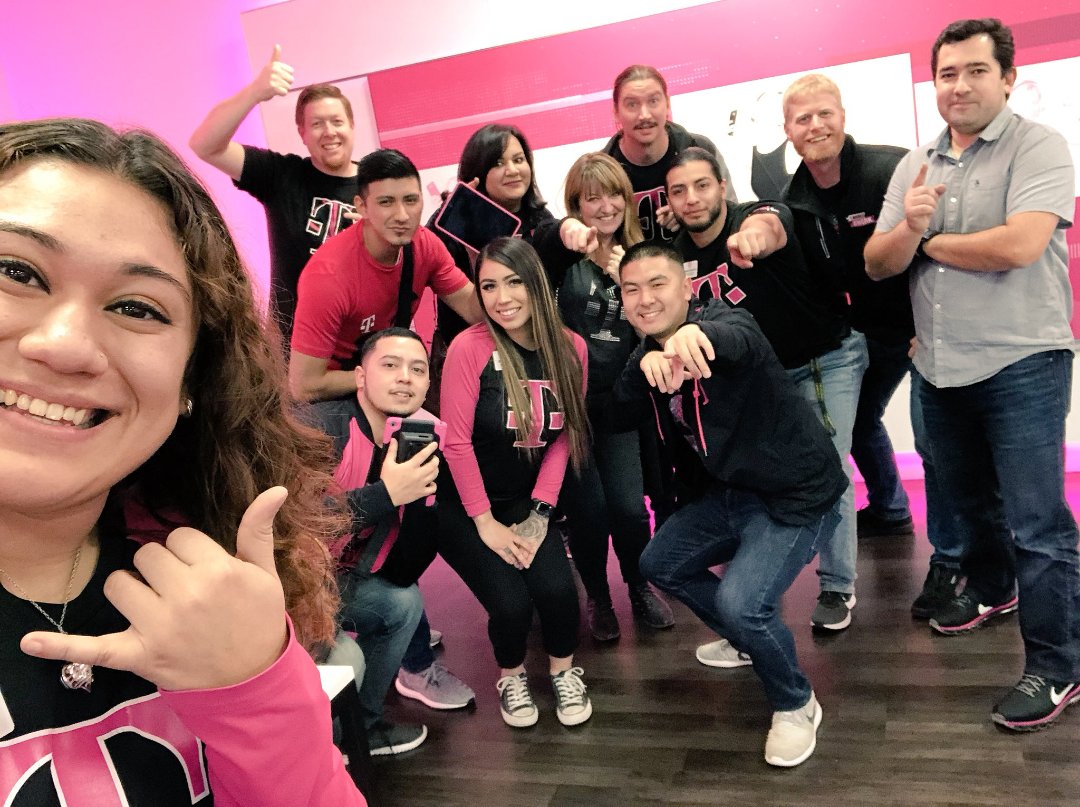 TmobileCaballo's tweet photo. #EDub + #TMobile = Uncarrier Excellence! and alot of SERIOUS FUN!! Enjoyed the visit🎉🙌 #MagentaPlaymakers @tmobbbrianaoki https://t.co/S5TRnpGcjE