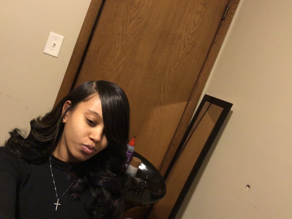 TheRealMs_100's tweet photo. Natural Side Part With Curls π #StyledByYae ππΎ https://t.co/mLakq40Yup