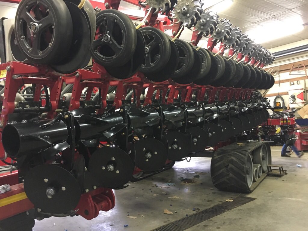 DawnBIOLOGIC's tweet photo. Setting up ZRX Roller Crimper on another White 36/20 planter https://t.co/CgU9OARzjJ