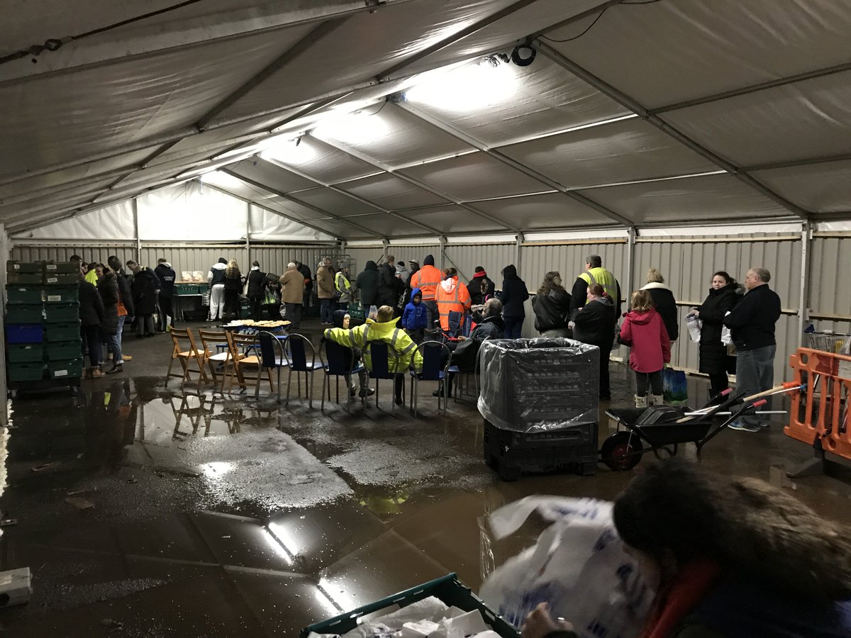 Such an amazing evening, we opened the doors at 6 o’clock and by 8  o’clock we had just over 800 people through the doors. A really big  thank you to all the volunteers who gave up their evening to help tonight