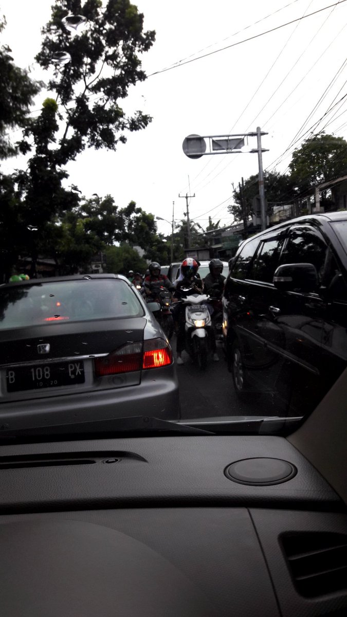 Lalin Padat k2 arah jl.ry sawangan. Rangkapan jaya arah DTC. Cuaca mendung <a href="/RadioElshinta/">Radio Elshinta</a> #depok #sawangan