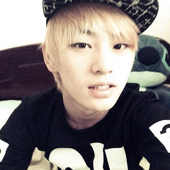 seunghyubcd's tweet photo. Blonde Hair ๐๐
#์๋ช
๋ช
#๋ฏน์ค๋์ธ #๋ฏน๋ #๋น๋๋_์๋
#๋ฐ์ดํน #YaoMingming #Byking #BLK #ACEMAX_BLACK #MIXNINE #I #์ข
์ธ https://t.co/OxXJ9Oh6WJ