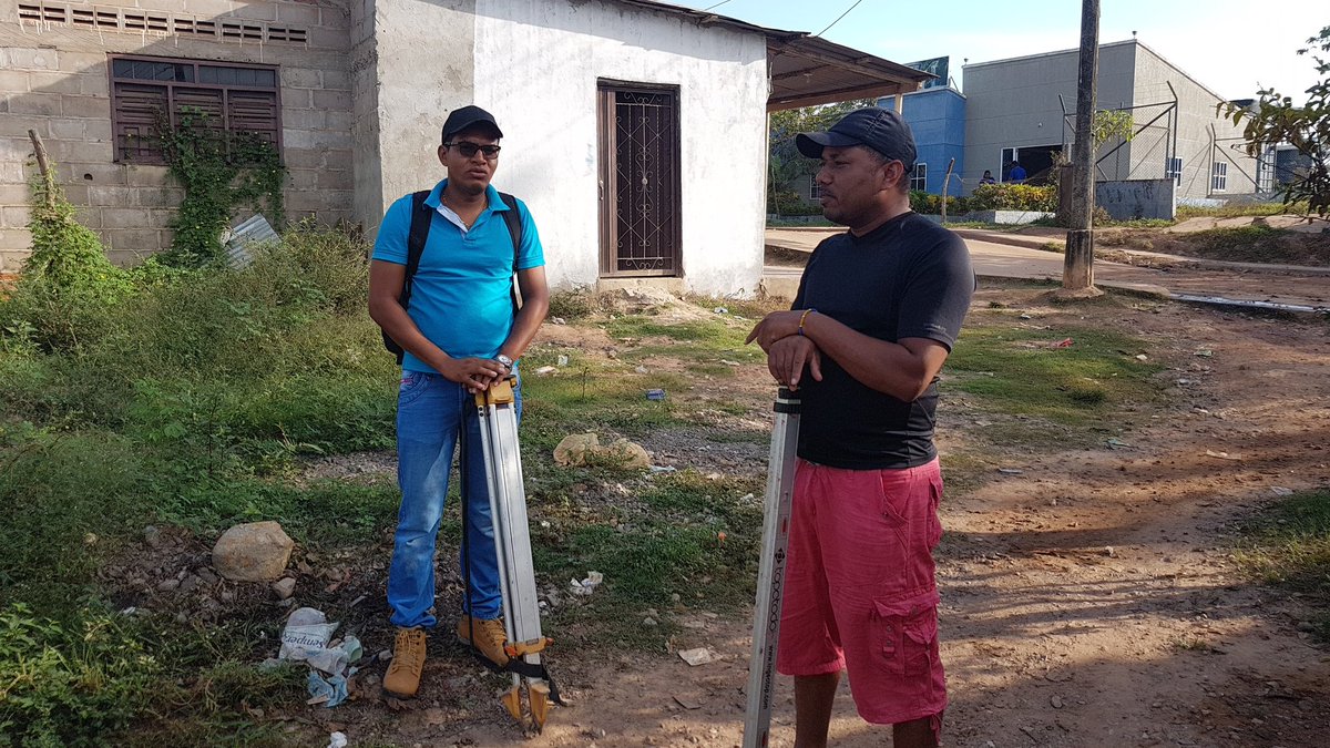 fals80's tweet photo. Comenzamos con un líder del barrio el mango a gestionar labor social con el apoyo de #Cibermax y nuestros amigos @AGarciaZuccardi @AlonsoJdelRio @JuanDeJ41288078 https://t.co/WK9MS9CAiX