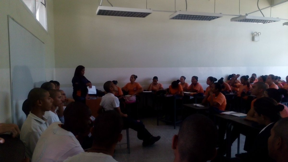 BCUeAnzPC3's tweet photo. @UniversidadUNES @UnesAnzoategui 
#OficialOraizaAguilera
#conversatorio
El día de hoy nuestra Oficial realizó un conversatorio sobre el art. 3 #4 de la ley de la organización de protección civil y administración de desastres...
#24Ene https://t.co/Ez6jSnAL2y