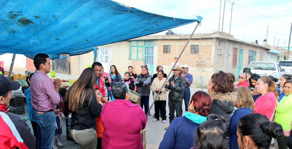 danisotto's tweet photo. Visité a los vecinos de la Col. México, mientras les llevamos la caravana del ahorro, que sigue siendo un éxito para que los vecinos sigan adquiriendo productos de calidad y a muy buen precio. Porque hacer rendir el gasto, es prioridad para las madres de familia. https://t.co/zbA9Rm1hzh